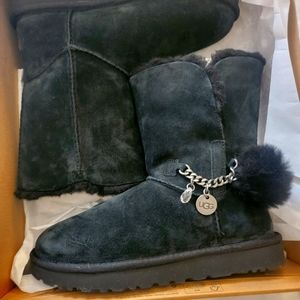 Classic short charm Uggs